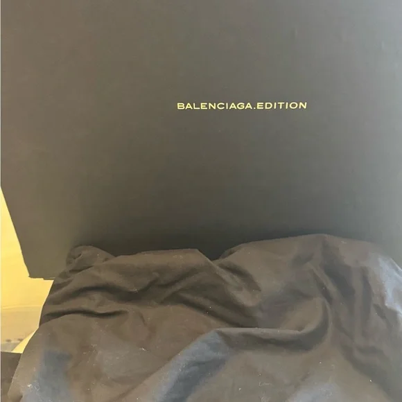 Balenciaga Cream Canvas Tote with Brown Leather Circle Handle - Picture 11 of 11